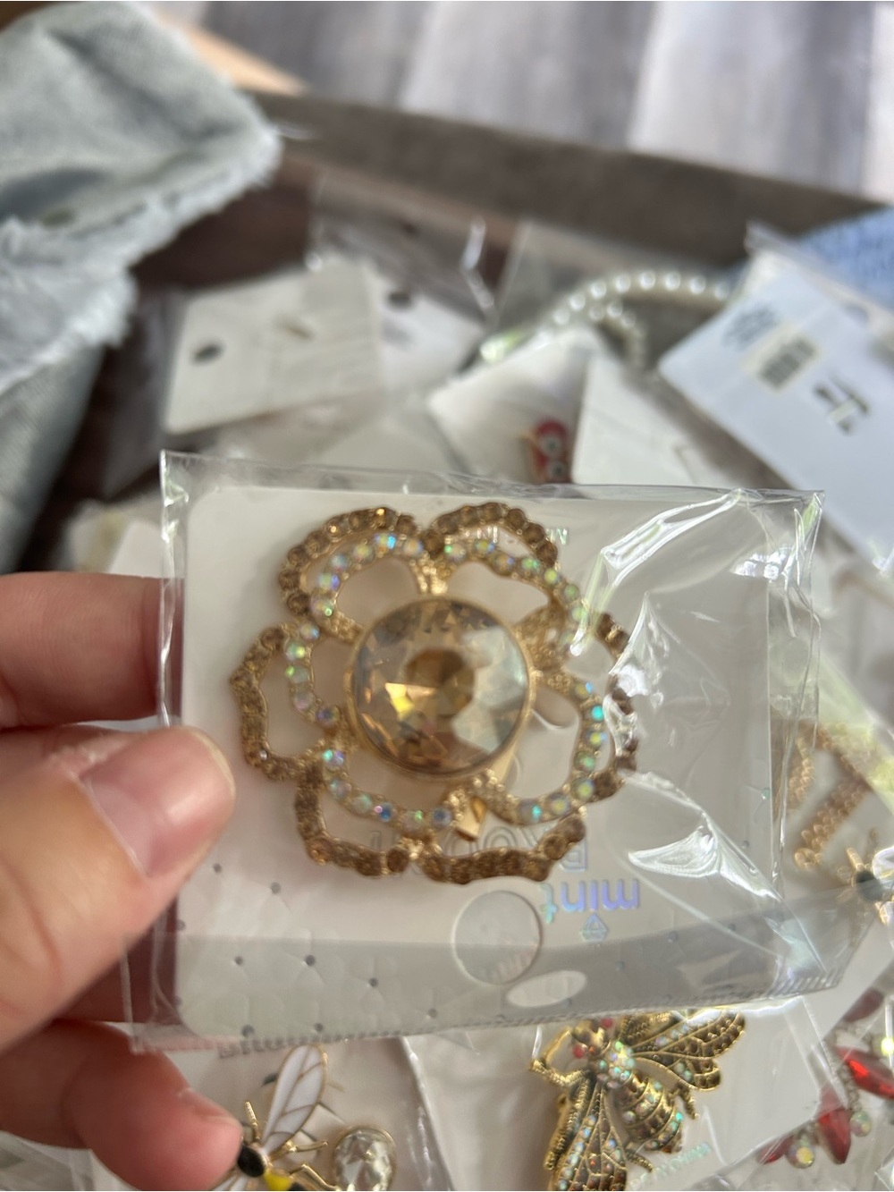 4/$50 Gold Floral Crystal Brooch - Elegant Gold Tone Sparkle